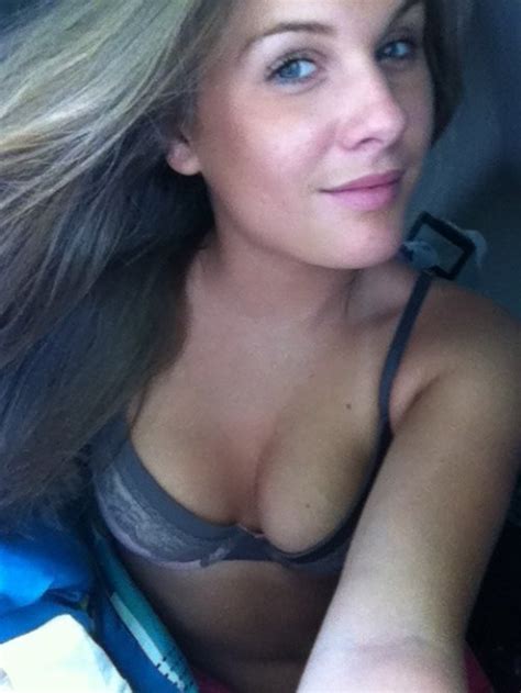 cute girls taking selfies thechive