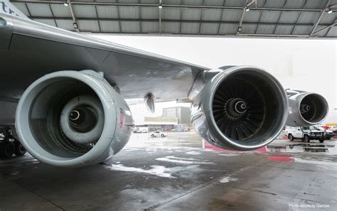 qantas ferried  engine   wing    flightradar blog