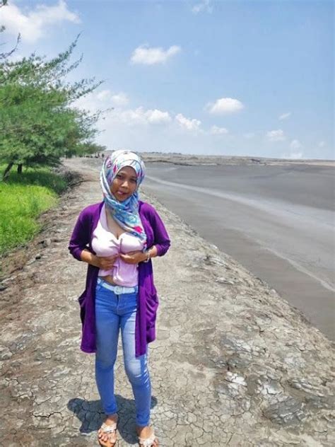 Outfit Hijab Di Pantai