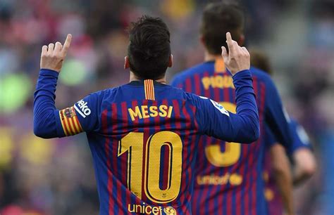 Lionel Messi S Stunning Body Feint During Barcelona 2 0