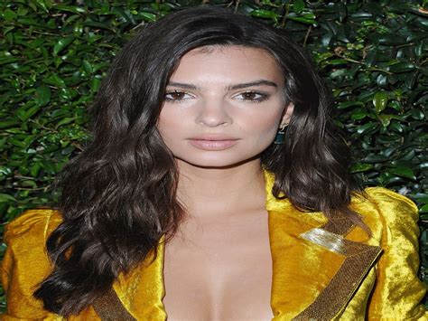 we barely recognize emily ratajkowski with blonde hair 15 minute