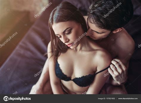 paar seks op bed — stockfoto © 4pmphoto 157821852