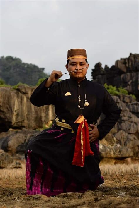 Ciri Khas Suku Makassar, angngaru sumpah setia syair perang suku makassar