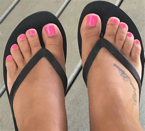889 likes 16 comments 💖sharing the finest feet 👣💖 feetandtoes4you