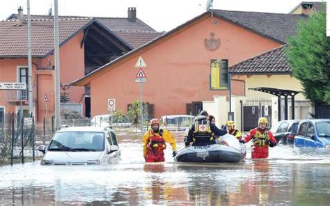 wateroverlast italie maakt honderden dakloos leeuwarder courant