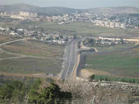 israel matzav barak blocking link  givat zev  jerusalem