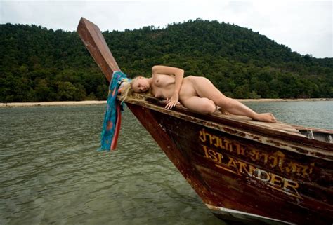 wallpaper thailand boat nude girl tits legs sea beach naturel desktop wallpaper girls
