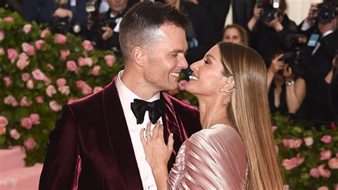 gisele bündchen and tom brady kiss at the met gala 2019 photos hollywood life