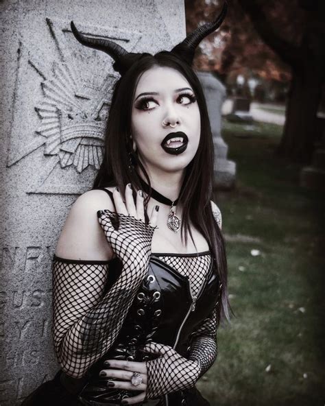 Pin By Greywolf On Female Vampires Gothic Girls Female Vampire Goth
