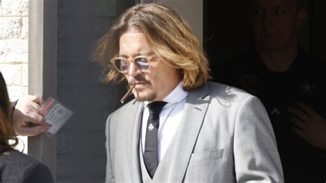 amber heard accused of strange tactic to intimidate johnny depp in court