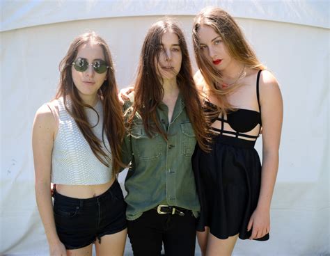 Haim S The Wire Video Sister Trio Breaks Hearts In New