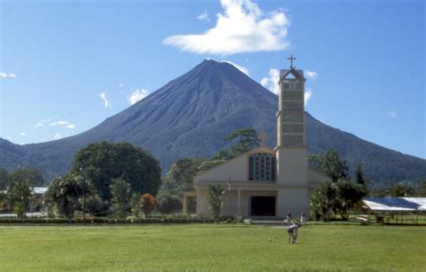 check   amazing arenal volcano  costa rica  places