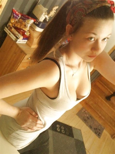 tank tops and cleavage 40 pics