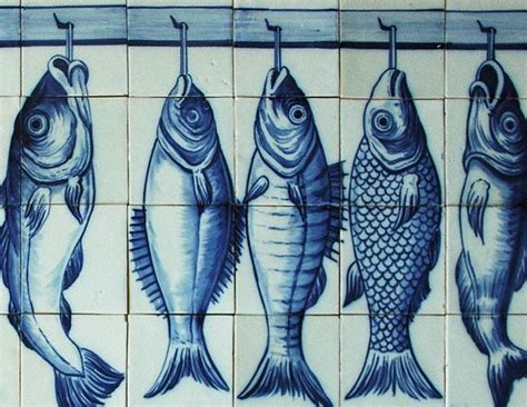 Azulejos Portugueses Representando Várias Espécies