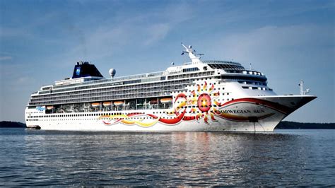 norwegian cruise ship suffers technical difficulties  delays top