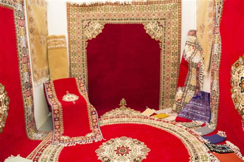 plusieurs types de tapis marocains lart deco oriental deco salon marocain