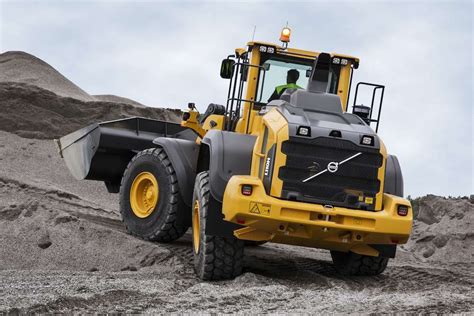 volvo launches  lh  lh wheel loaders reduce fuel usage