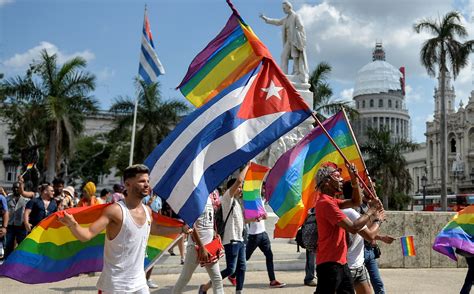 Defiance And Arrests At Cubas Gay Pride Parade The New York Times