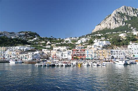 world visits capri island romantic place  tourist  italy