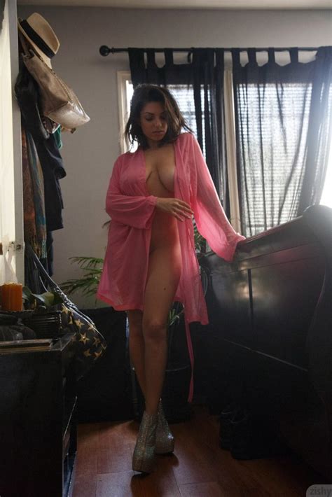 darcie dolce pink robe curves zishy curvy erotic