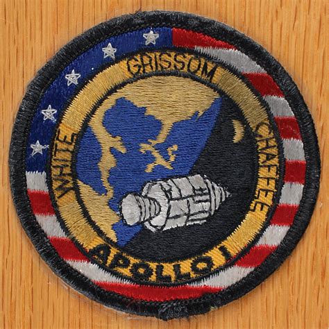 apollo  crew patch carried aboard  training capsule