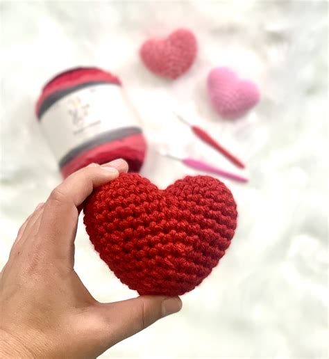 easy amigurumi heart  crochet pattern okiegirlblingnthings