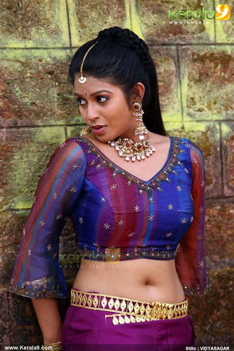 Sab Hot Actress Prathista Deep Navel Show From Rasaleela