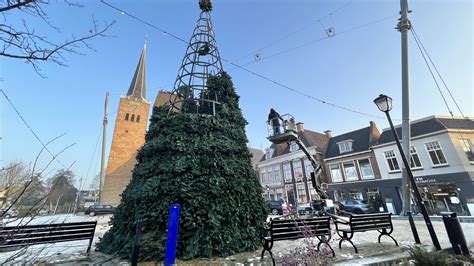 video  franekers kerstboom dit jaar wel de grootste van fryslan omroep zilt noordwest