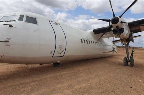 plane crash lands in somalia with over 40 passengers