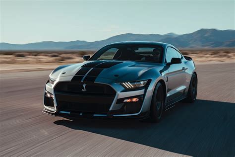 ford mustang shelby gt roars  detroit   hp loads  carbon