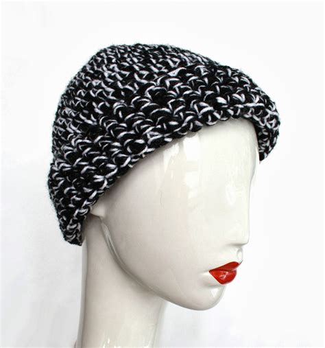 gezunteh moid arts crafts black  white hats  scarves