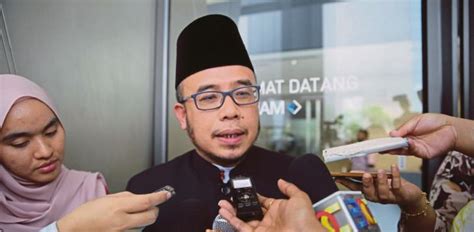 dr mahathir perlis mufti is deaf new straits times