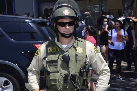 la county board expected  fund body cameras  sheriffs deputies los angeles sentinel