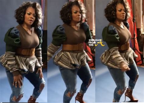 comedian mo nique shows off hot new curves to cardi b music… video