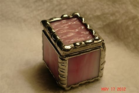 Hand Crafted 1 X 1 X 1 Tiny Ring Stained Glass Box In Creamy Pink And