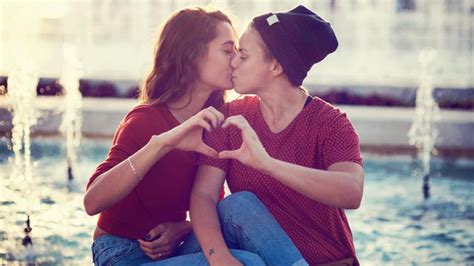 10 Chicas Cuentan La Realidad De Su Primer Beso Con Una Chica