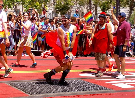 A Survival Guide To San Francisco S 2018 Pride Parade