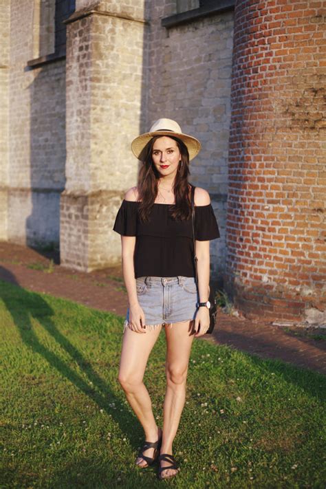 Outfit Off The Shoulder Crop Top With Denim Shorts The
