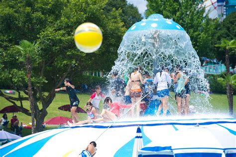みろくの里・夏のレジャープール本日 7 15 オープン！西日本唯一のシャワードームと3種のスライダーと遊び方は自由！ ツネイシlr株式会社