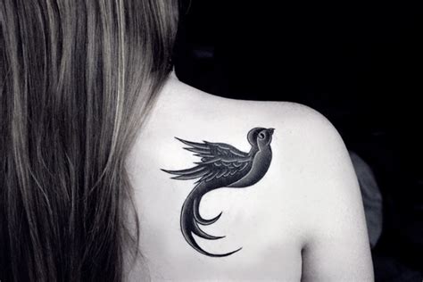 40 Impossibly Pretty Shoulder Tattoo Designs For Girls