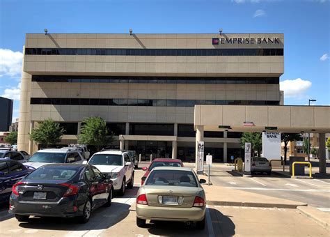 wichita security officer captures bank robbery suspect private officer magazine