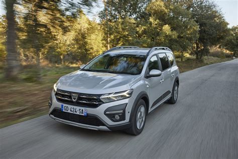 dacia pregateste noi accesorii de camping pentru jogger brandul romanesc vine cu  noua identitate