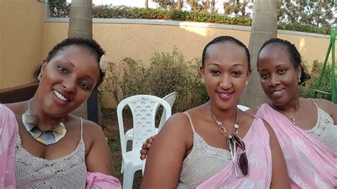 Rwanda Paparazi Reba Amafoto Asekeje Yakomeje Gukwira Kwira Kumbuga