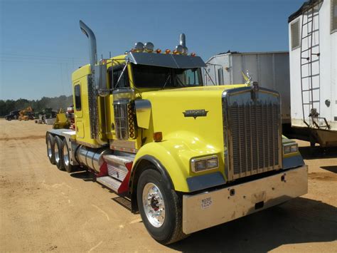 kenworth wl tri axle truck tractor