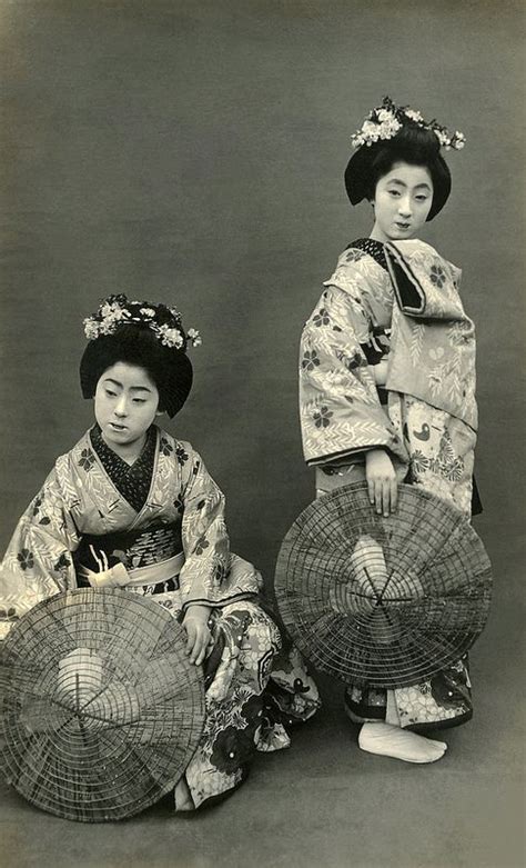 Geiko Tokiko And Friend 1920s With Images Japanese Geisha