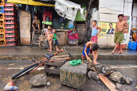 poverty in philippines falls in 2018