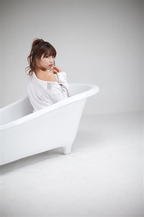 Cute Asian Girl Lee Eun Hye White Shirt And Bath Tub