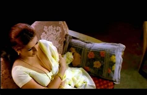 Actress Sona Photo Gallery Sona Sari Blouse Cleavage Hot