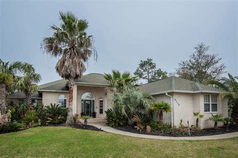 gulf breeze home offers elegance   florida lifestyle hot property