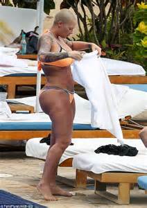 amber rose shows off her curves in honolulu daily mail online